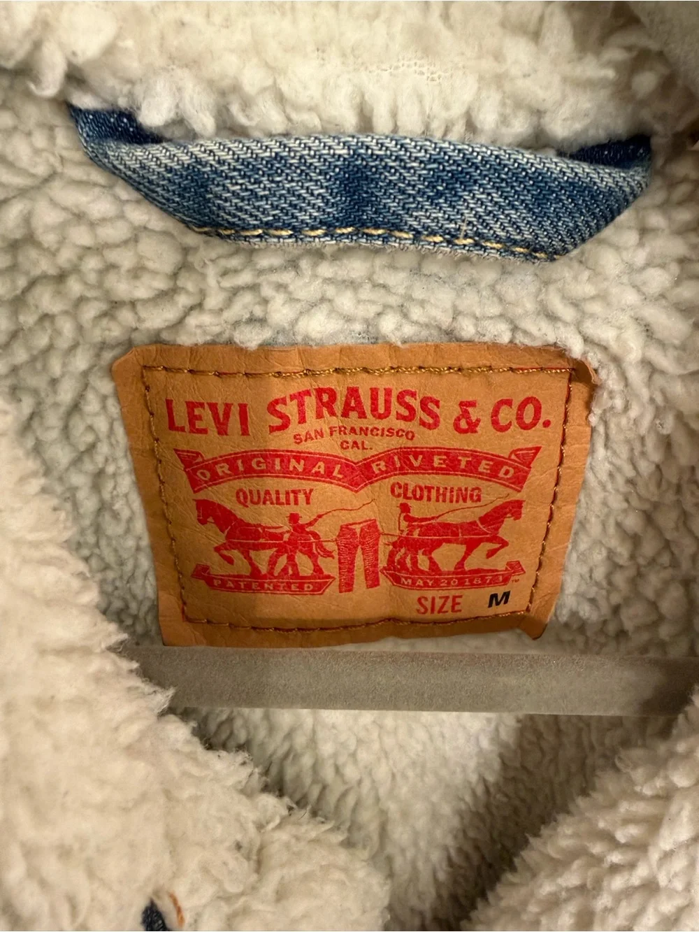 Levi's Light Blue Denim Sherpa Jacket with Cream Lining - Picture 3 of 3